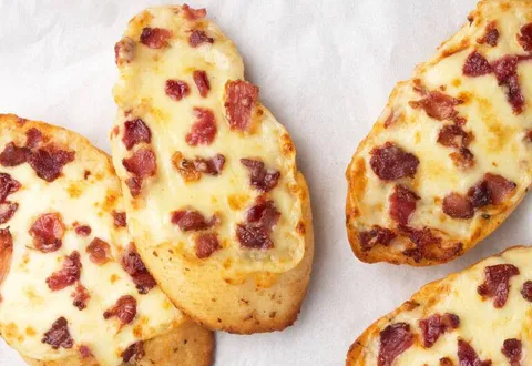 4 Pains à l'ail Mozzarella et Bacon — Pizza Hut