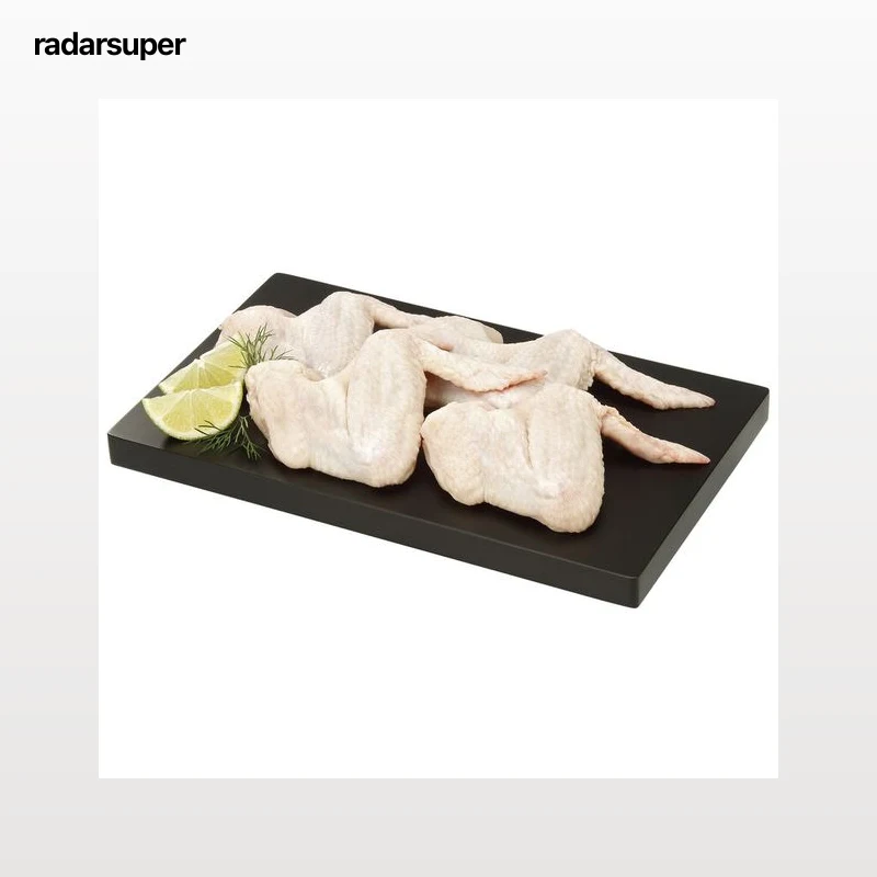 Alas de pollo frescas
