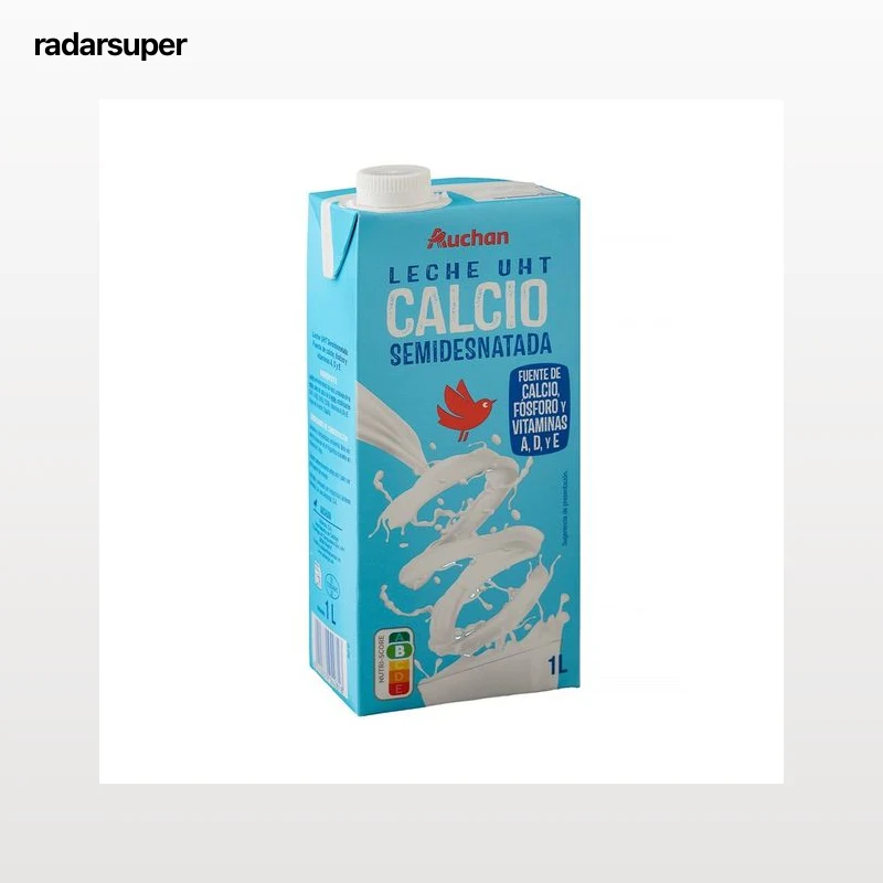 AUCHAN Leche semidesnatada de vaca, enriquecida con calcio 1 l. Producto Alcampo