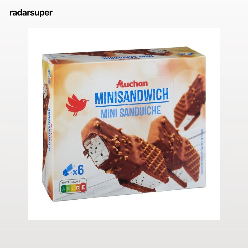 AUCHAN Mini sándwich helado sabor a nata y galletas con recubrimiento de cacao, con trocitos de chocolate negro, avellana tostada y galletas 6 x 85 ml Producto Alcampo.