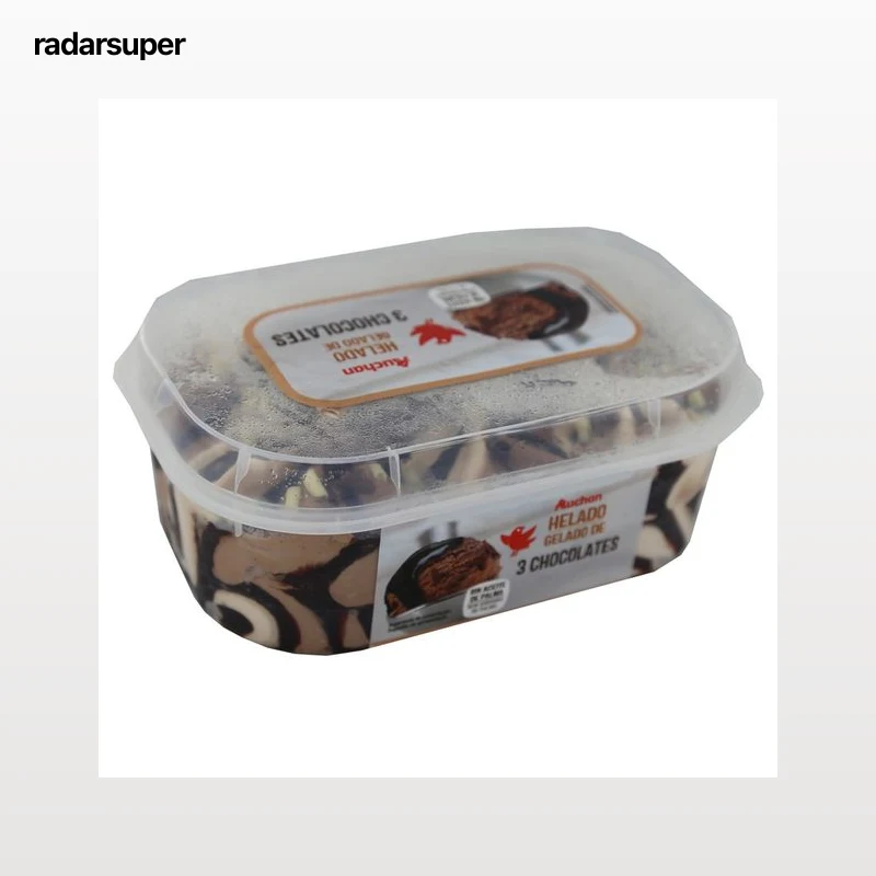 AUCHAN Tarrina de helado de chocolate con salsa sabor chocolate y trocitos de chocolate con leche y blanco 900 ml. Producto Alcampo