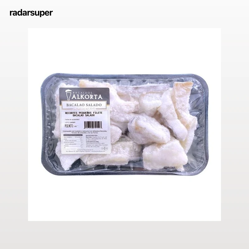 Bacalao salado cortado en tacos.