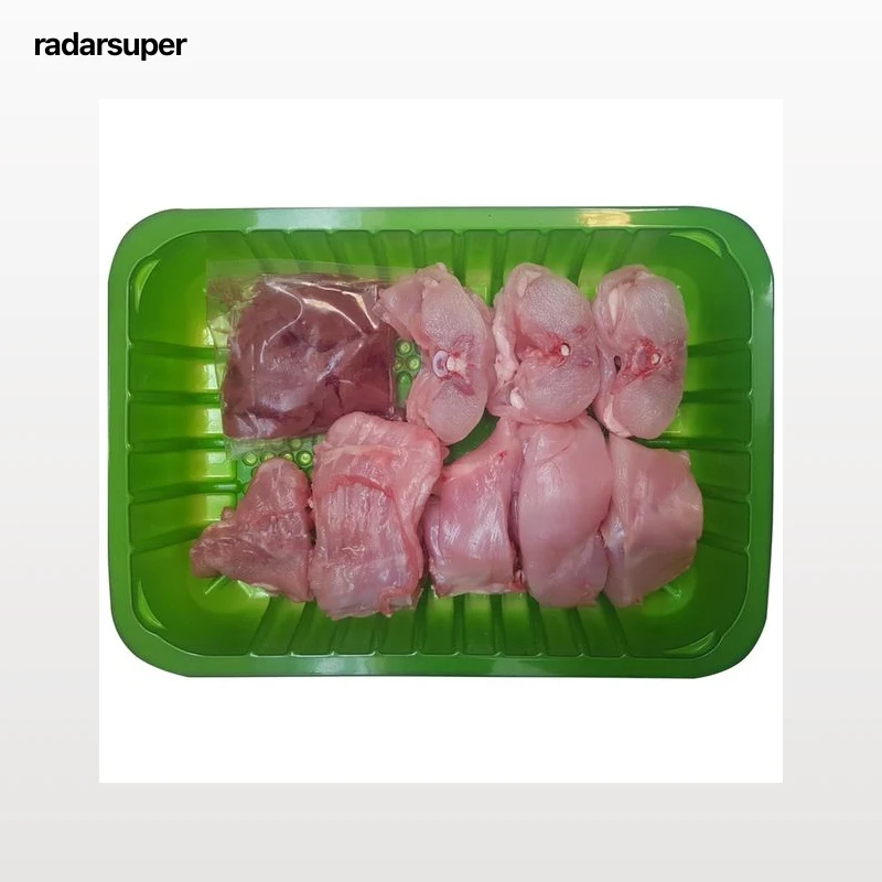 Bandeja de conejo troceado sin piel.