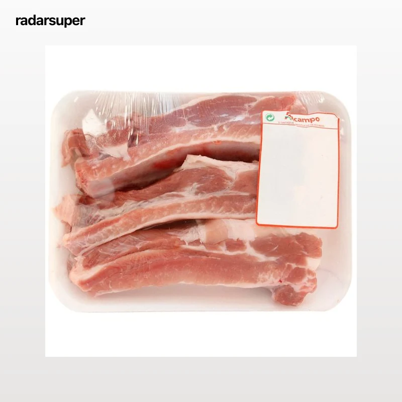 Costillas de cerdo en palos, ideales para barbacoa, plancha o asados.