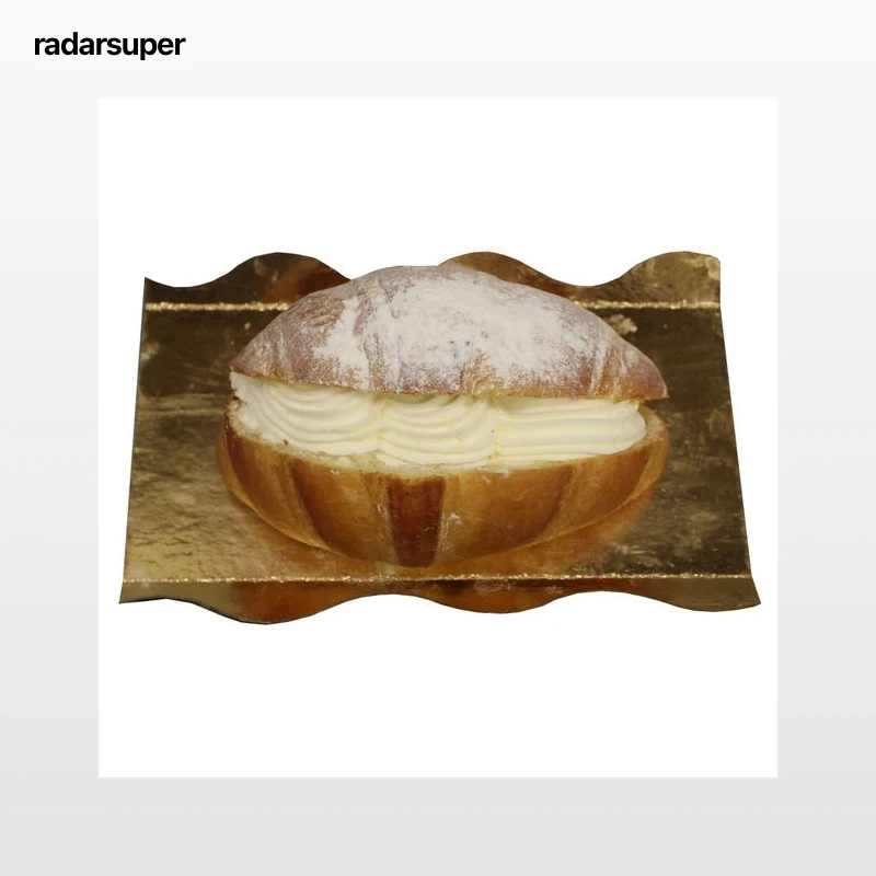 Croissant relleno de nata.