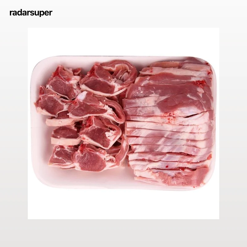 Cuarto de cordero recental hecho chuletas