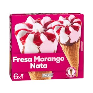 Helado cucurucho sabor fresa nata
