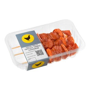 Pinchos de pollo adobado con pepperoni y bacon con varilla