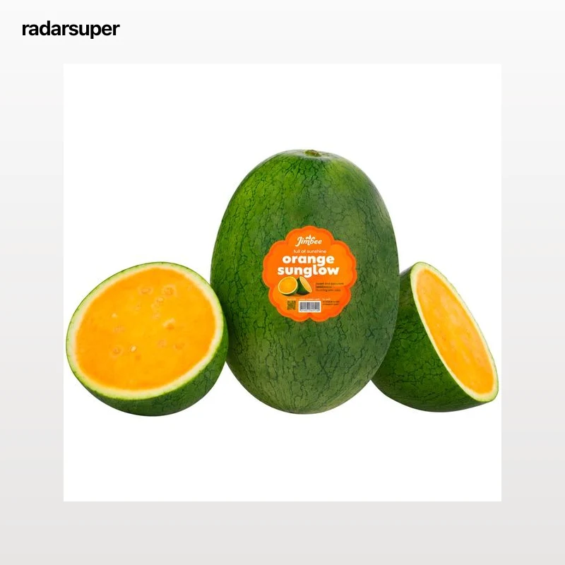 Sandía de carne naranja al peso.