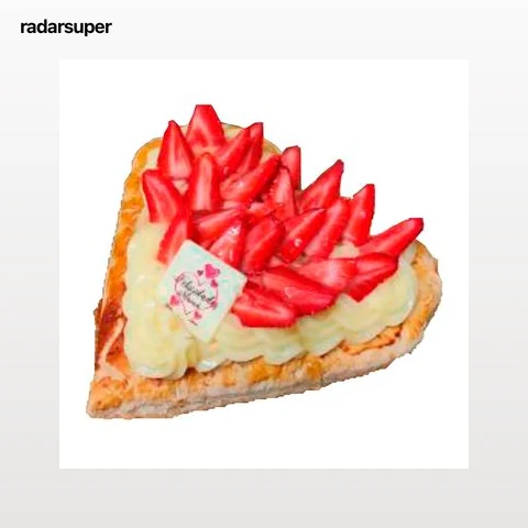 Tarta de hojaldre con fresas con forma de corazón 600 g.