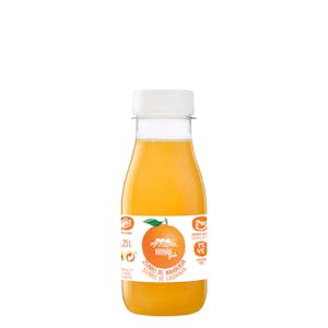 Zumo de naranja recién exprimido