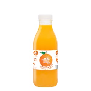 Zumo de naranja recién exprimido