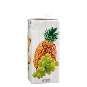 Zumo de piña y uva